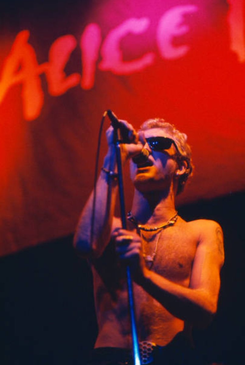 privatteworld's tweet image. happy birthday to layne staley 🖤