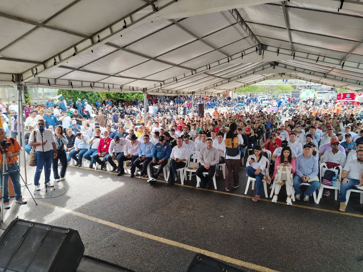 En medio de los actos conmemorativo de un año más de la vida de <a href="/ECOPETROL_SA/">Ecopetrol</a> creada el 25 de agosto de 1951 por los trabajadores de la <a href="/usofrenteobrero/">USO Colombia</a>, el gobierno del cambio de <a href="/petrogustavo/">Gustavo Petro</a> con el  <a href="/MinEnergiaCo/">Minenergía</a> <a href="/PalmaEdwin/">Edwin Palma Egea</a> y el <a href="/MintrabajoCol/">MinTrabajo</a> <a href="/AntonioSanguino/">Antonio Sanguino</a> expiden el