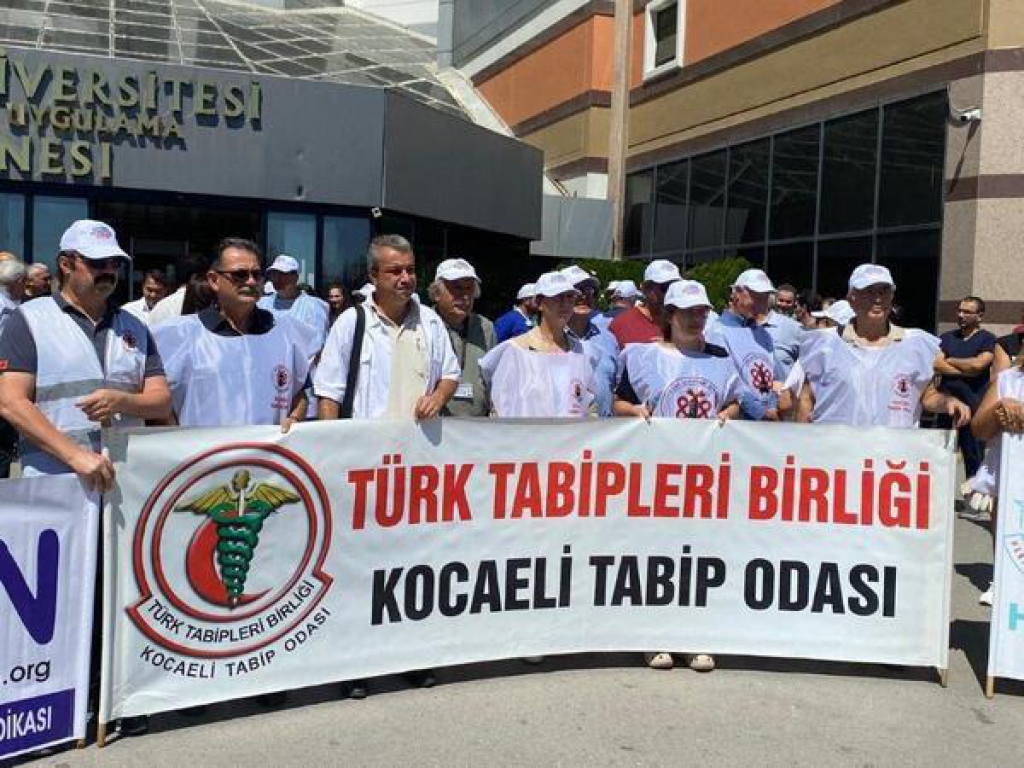 Kocaeli Üniversitesi Tıp Fakültesi Hastanesi Emekçileri Şiddete Karşı Eylemdeydi:
“Biz Buradayız, Başka Bir Sağlık Sistemi İçin Çabalayacağız”

👇
ttb.org.tr/375ykyc