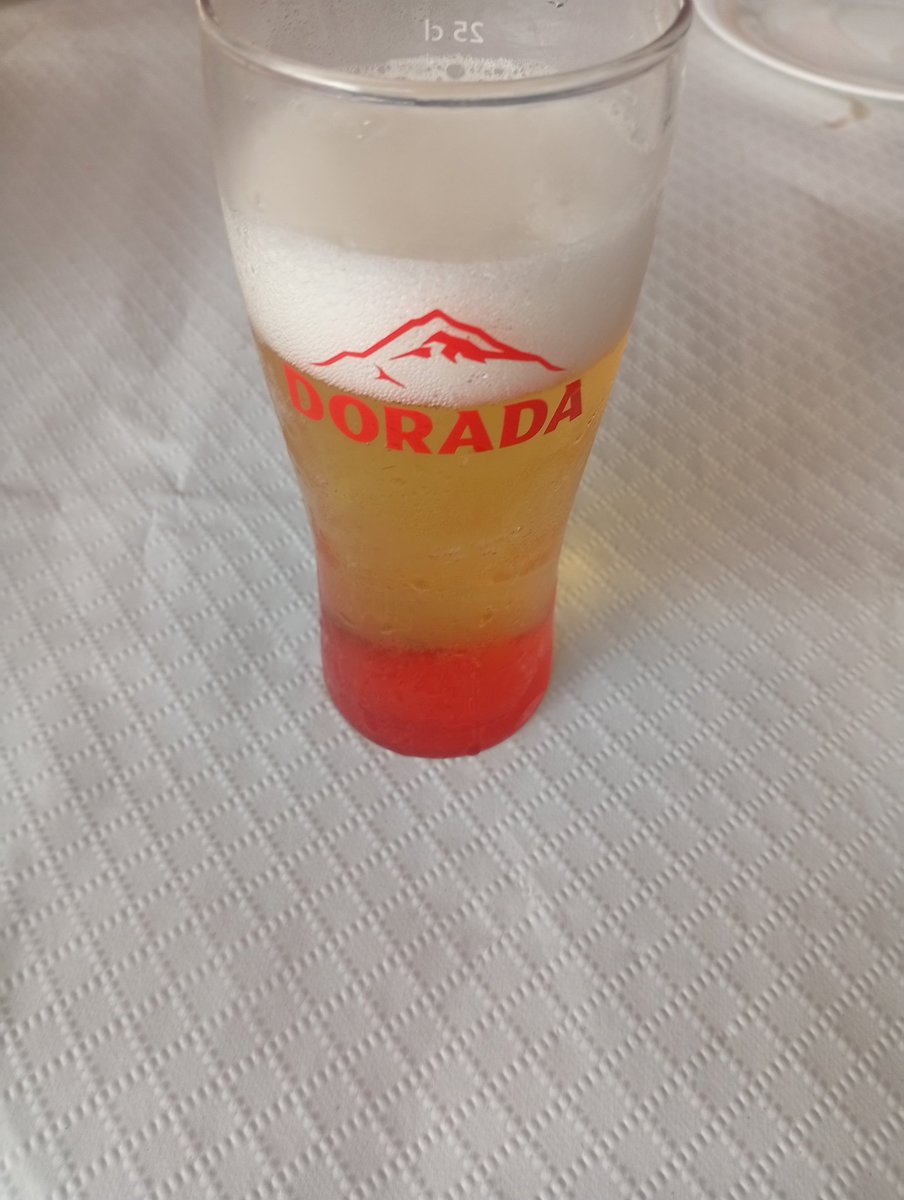 El mantel de papel siempre es sinónimo de comer bien.