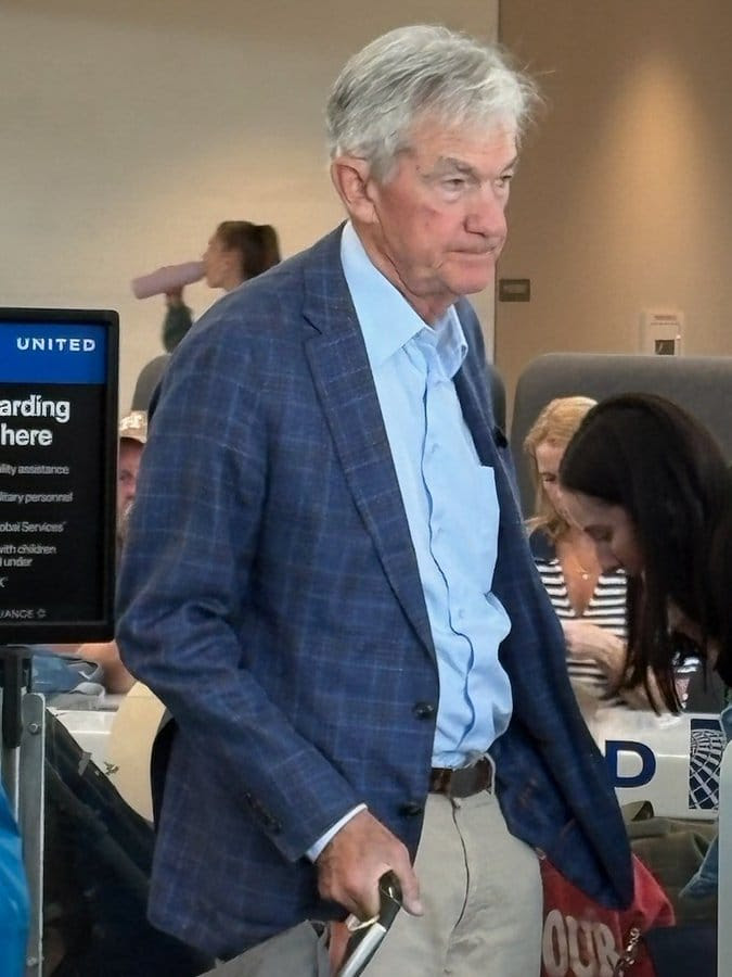 This is who you are trading against

🤡