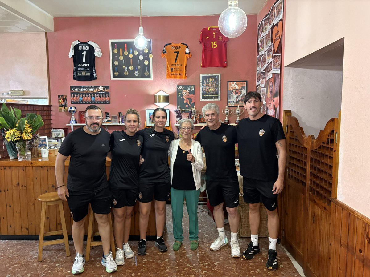 Coa nosa ‘abuela’, unha desas persoas que son raíz da nosa fermosa #FamiliaLaranxa.

Grazas por todo, sempre! 🔐👵🏼🧡