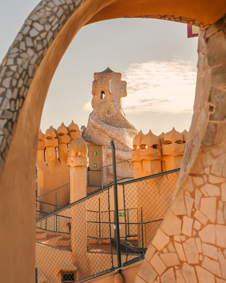 Wander through <a href="/LaPedrera_BCN/">La Pedrera-Casa Milà</a>'s architectural charm with an engaging audio tour that brings Gaudí’s vision to life. Explore the intricate details of La Pedrera at your own pace, enriched by commentaries that reveal Gaudí’s creative genius. 🏛