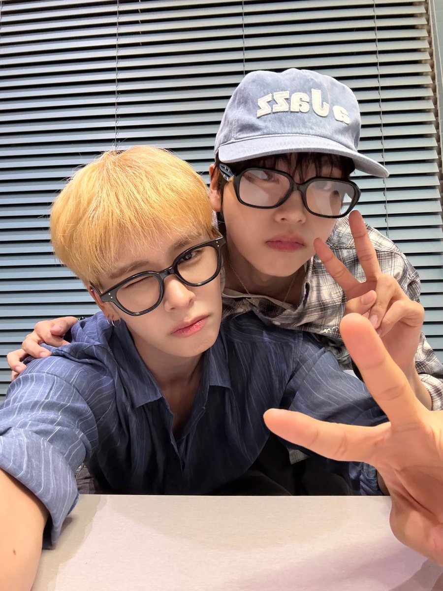 [📸] 250822 Berriz Update [Serim's From. CRAVITY]

🤓✌🏻

#CRAVITY #HYEONGJUN #크래비티 #형준