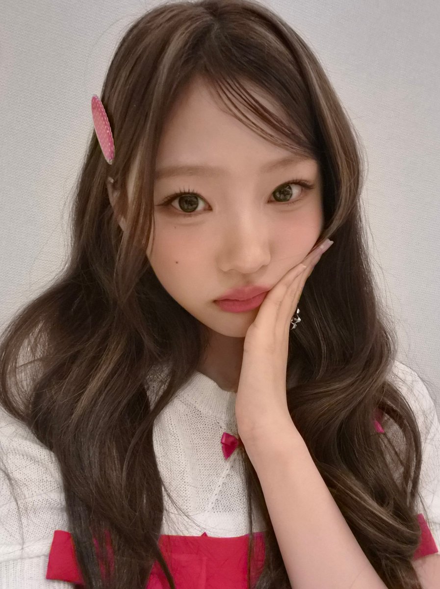 전 미녀가 좋다고요 얼굴 먼저본다고 토냥이 셀카 온거보고 너무 미녀라 미치겠어 나 이렇게 귀엽고 상큼한 미녀 처음이야 미녀 얘기 좀 그만 해야되는데 근데 얘가 먼저