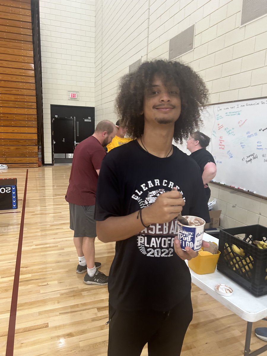 Minnesota Morris Football tweet media