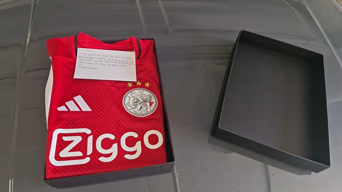 Channeling the spirit of Johan Cruyff. Thanks <a href="/adidasZA/">adidasZA</a> <a href="/MundialTeam/">Bob Maphosa</a> <a href="/AFCAjax/">AFC Ajax</a> for this classic jersey....let the games begin