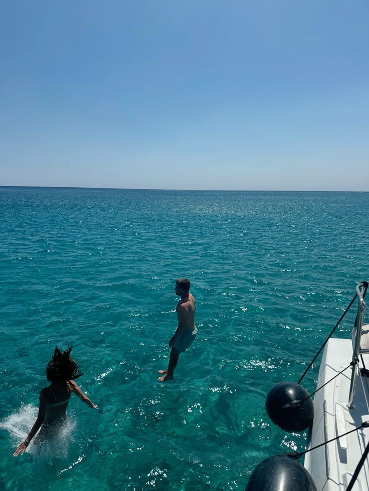 feliz aniversário gatinha!
valeu por cada momento de sintonia e ideia trocada, cê é foda e merece o mundo.

@forstescueslice