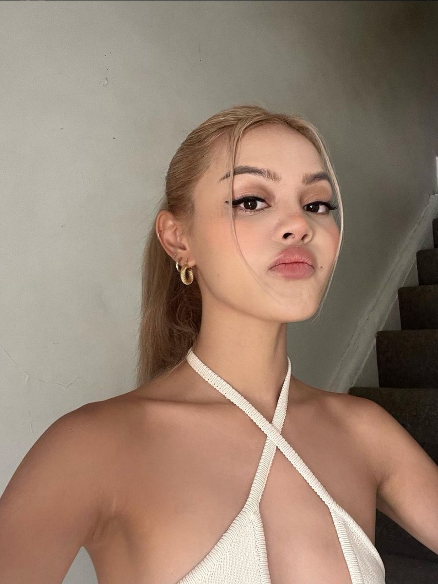 wabf7bw's tweet photo. Put your cock next to my face 😚 #cocktribute #cumtribute #cockrate #dickrate https://t.co/uztg0aClwF