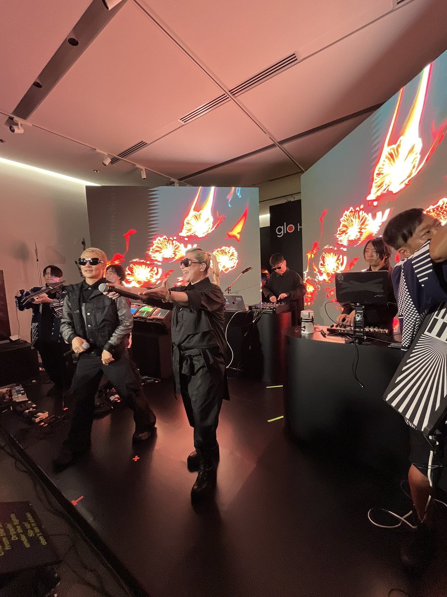 OMOHARAREAL's tweet image. m-flo loves エレクトロニコス・ファンタスティコス！and 落合陽一 スペシャルユニット come again🌟
#glo #hypebeast #loveatfirst