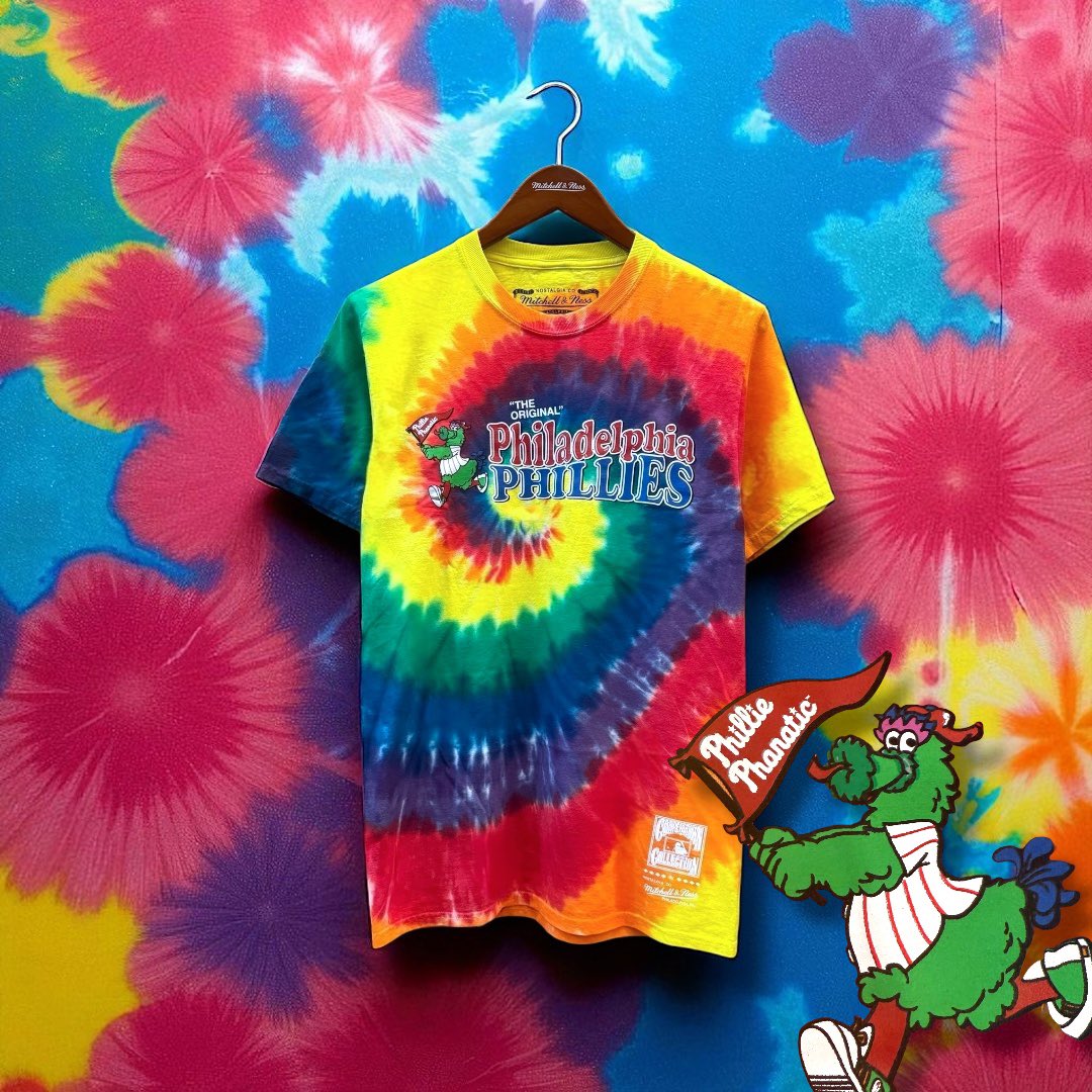 MNFlagshipStore's tweet image. Anyone hungry? @Phillies food tee pack now available! 🥖🥨🍧