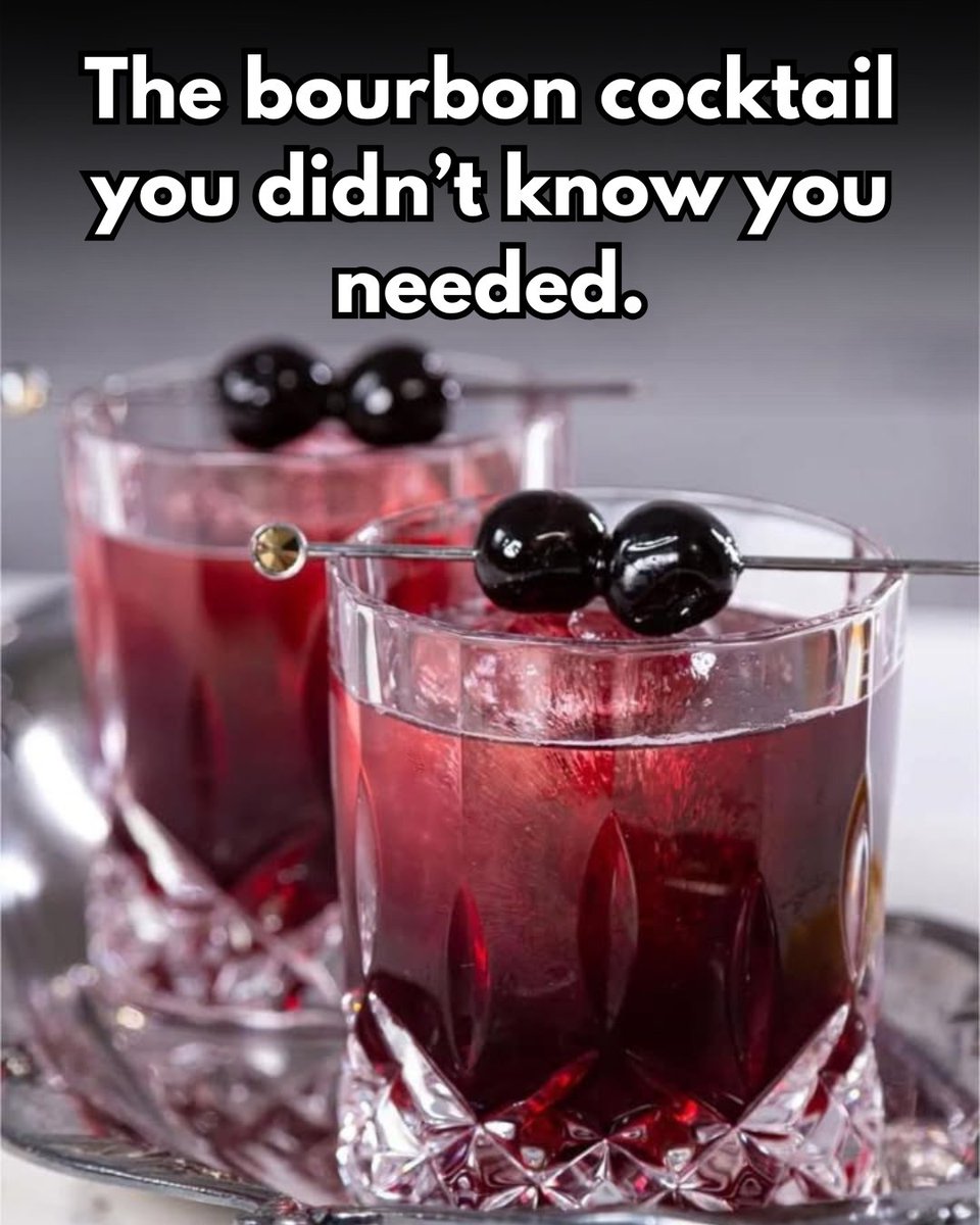 Looking for a drink that feels like fall in a glass? 🍂 Say hello to the Red Moon Manhattan.
Recipe here mybartender.com/recipe/red-moo…