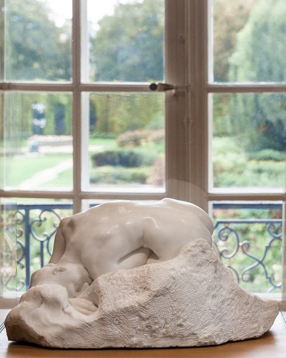 Meet Rodin’s sculpture icons in the enchanting setting of the <a href="/MuseeRodinParis/">Musée Rodin</a>. Every turn is a new viewpoint to the beauty of his artistry. 🎨 Book your tickets to this special place in the heart of Paris.