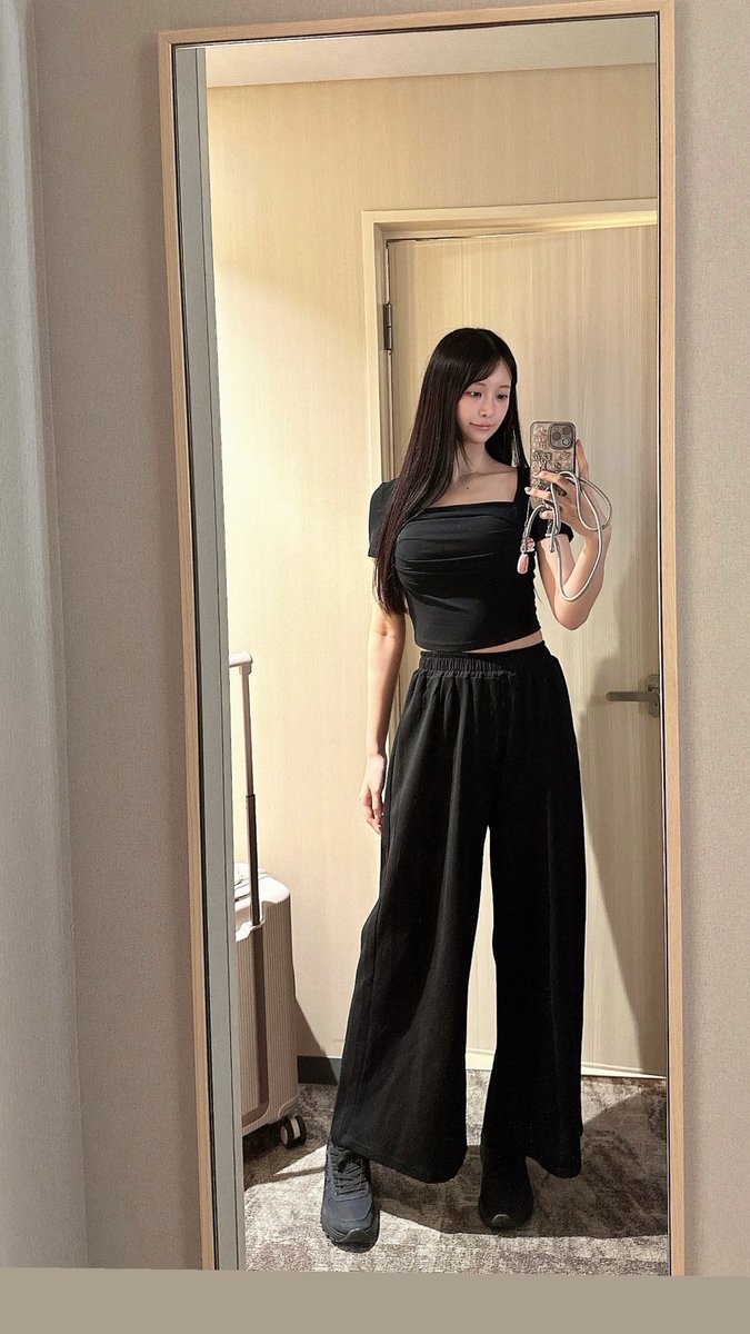 メイクしてないけど
インスタのフィルターかけたらギリいけた🙌 https://t.co/1akyEdMK4n