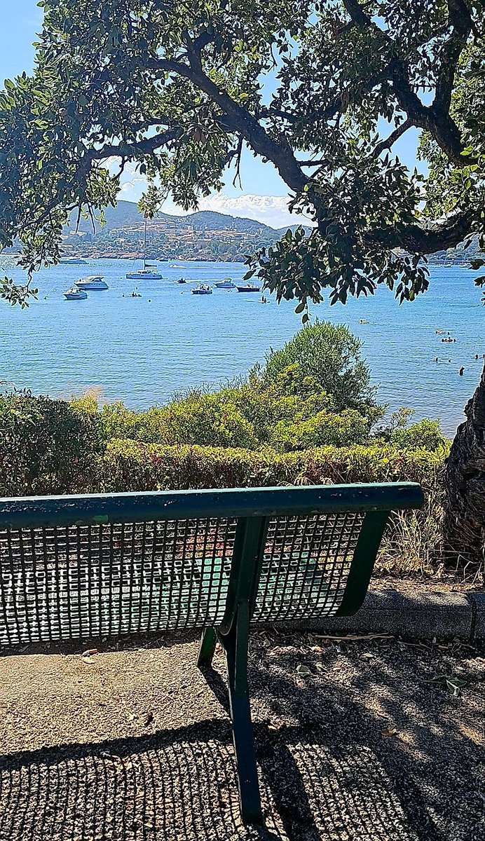À m'asseoir sur un banc, 5 mn, avec toi.
Et regarder la mer tant qu'elle est là....