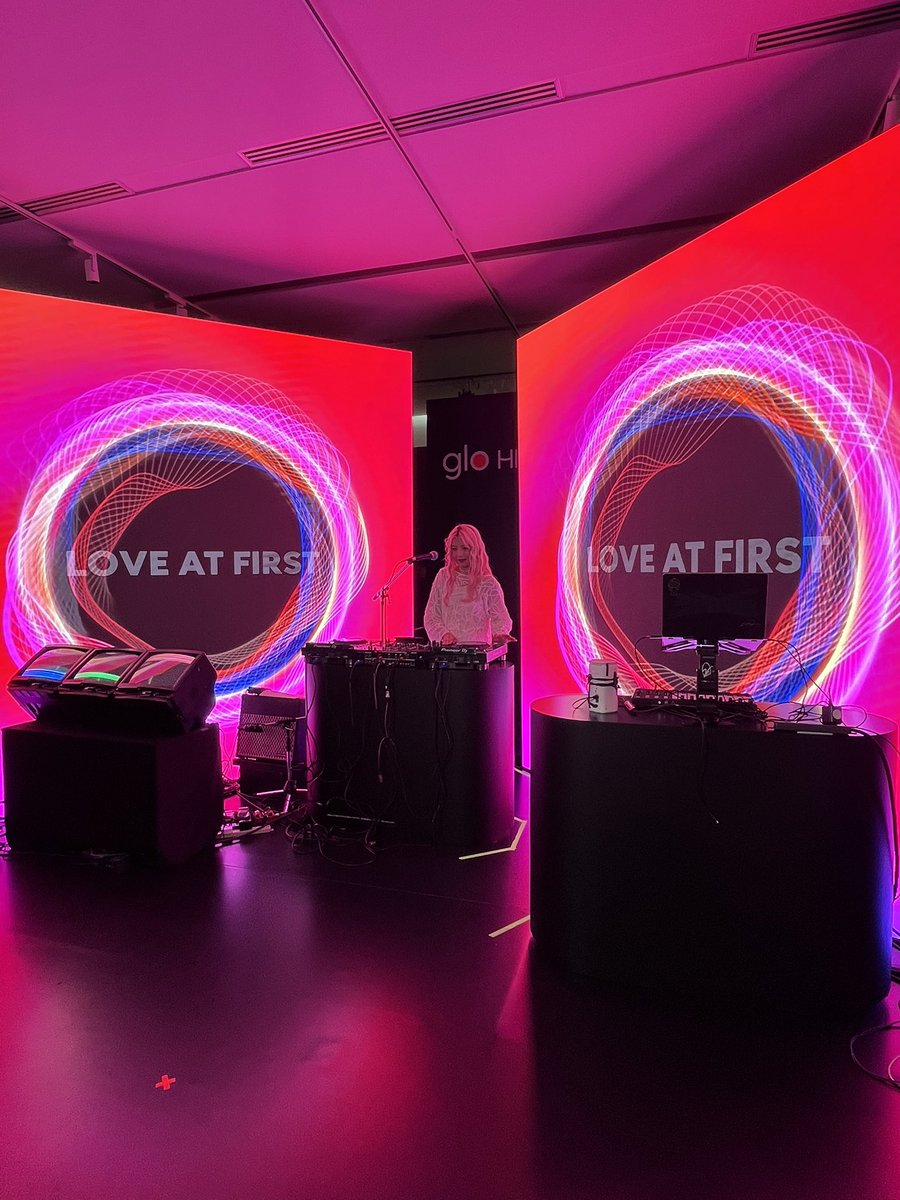 OMOHARAREAL's tweet image. glo とHYPEBEASTによるローンチイベントの締めくくりはYonYonpによるDJ set 

美しい金曜日の夜をダンサブルに演出🌉

@yonyonsan_j

#glo #hypebeast #loveatfirst