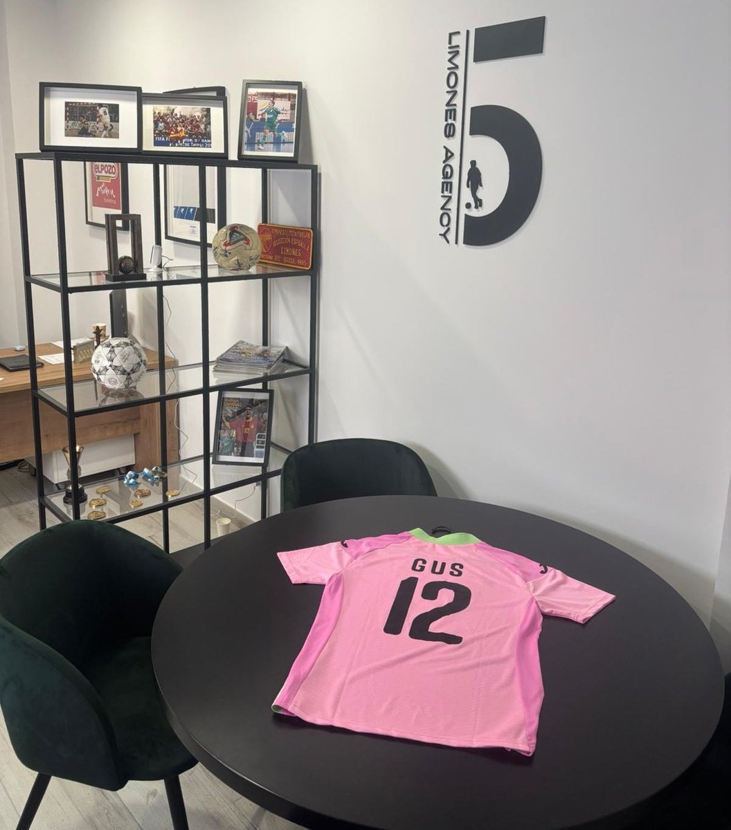 Día importantísimo en 𝗟𝗶𝗺𝗼𝗻𝗲𝘀 𝟱 𝗔𝗴𝗲𝗻𝗰𝘆 ‼️

🎉 Hoy cumple años, 𝗚𝘂𝘀, leyenda del fútbol sala nacional y todo un referente bajo palos. 

Por muchos más años al más alto nivel 🔝

#Limones5players | <a href="/gusaps/">gustavo perez segura</a>