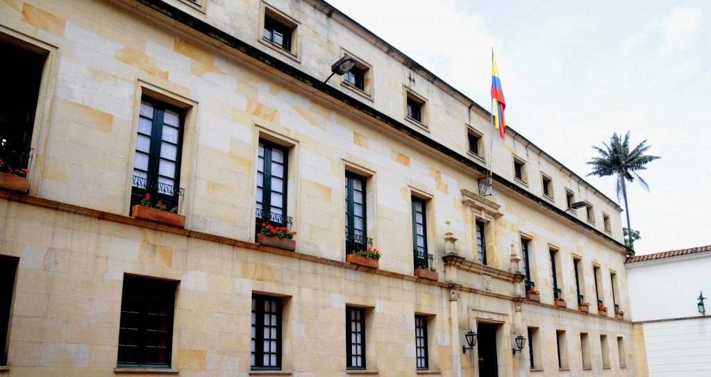 Doomo Editorial (@doomoeditorial) on Twitter photo #Nacional | Delegados de la Procuraduría (<a href="/PGN_COL/">Procuraduría General de la Nación</a>)
arribaron a las instalaciones de la Cancillería para realizar una inspección en busca de pruebas para determinar si el Gobierno Nacional habría apoyado la gestión para otorgar residencia a Carlos Ramón González en Nicaragua #Nacional | Delegados de la Procuraduría (<a href="/PGN_COL/">Procuraduría General de la Nación</a>)
arribaron a las instalaciones de la Cancillería para realizar una inspección en busca de pruebas para determinar si el Gobierno Nacional habría apoyado la gestión para otorgar residencia a Carlos Ramón González en Nicaragua