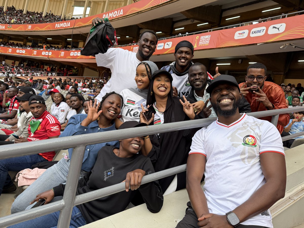 Larry Madowo (@larrymadowo) on Twitter photo Tuko hii town! Mko? Tuko hii town! Mko?