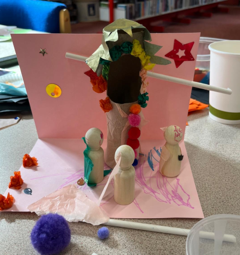 TraffLibraries's tweet image. Check out some of the beautiful book nook creations from Stretford and Woodsend library! Can you recognise these famous book/fairy tale scenes?

 #BookNook #LibraryLife #StretfordLibrary