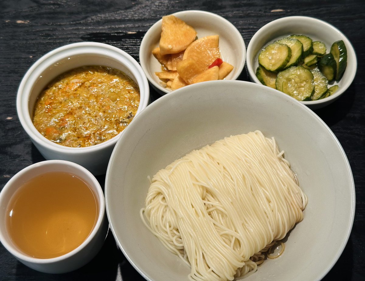 good evening pookies🍪

The weekend is upon us!!!🍻📣I hope you’re taking some time off to savor life and have fun and enjoy some yummy food😋🍜running out of things to post so here’s some noodles