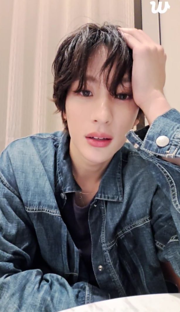 반항아포즈하고 얘기하는거ㅜㅋㅋㅋㅋㅌㅋㅌㅌ