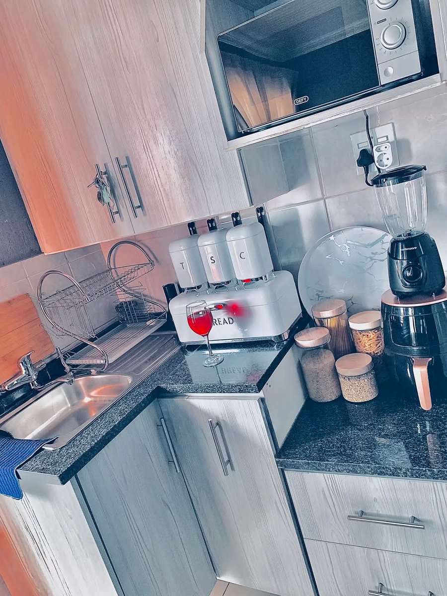 Adulting is when you get excited because the sink is empty 👌🏼