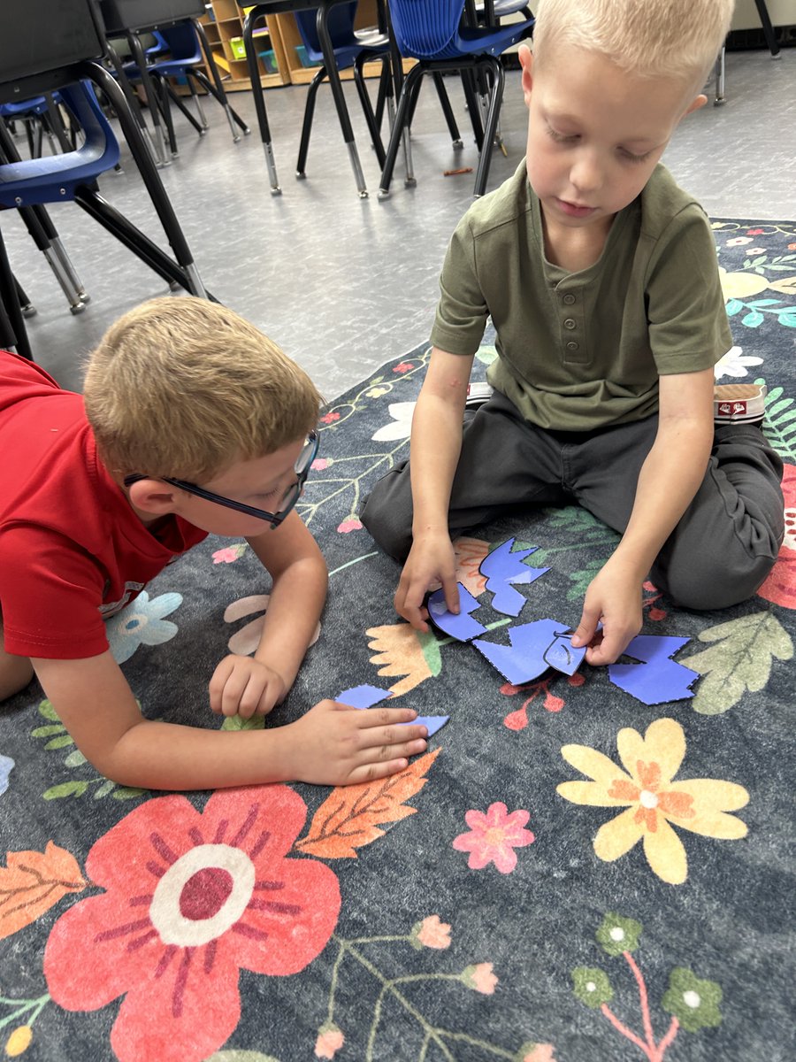 Working on teamwork and nonverbal communication, Mrs. Anders' 1st graders worked in small groups to put together puzzles!

#WeAreATK🐾