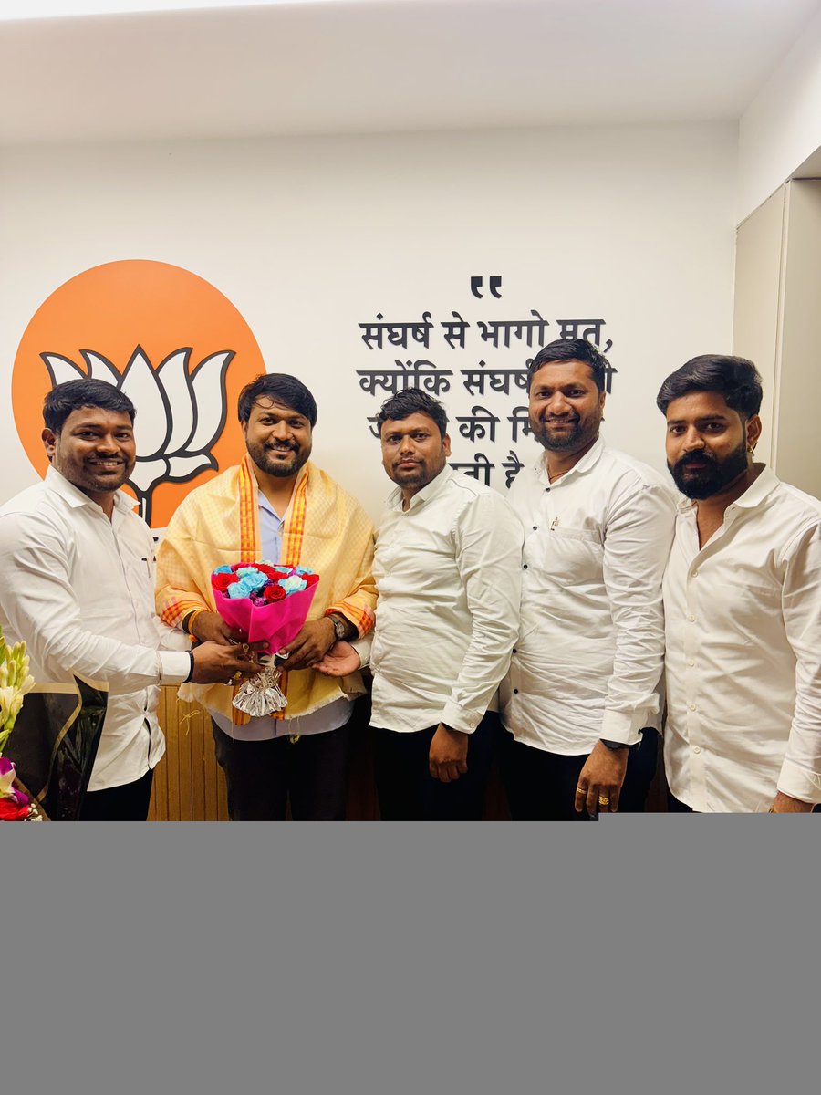 SUJIT THITE (@sujitbhauthite) on Twitter photo आमचे मित्र, युवा नेते मा.दुष्यन्त भाऊ मोहोळ यांची भाजपा युवा मोर्चा पुणे शहर अध्यक्षपदी निवड झाल्याबद्दल भेटून अभिनंदन केले व शुभेच्छा दिल्या 💐💐
#bjp #bjym #youthleader
<a href="/DushyantMohol/">Dushyant Mohol</a> आमचे मित्र, युवा नेते मा.दुष्यन्त भाऊ मोहोळ यांची भाजपा युवा मोर्चा पुणे शहर अध्यक्षपदी निवड झाल्याबद्दल भेटून अभिनंदन केले व शुभेच्छा दिल्या 💐💐
#bjp #bjym #youthleader
<a href="/DushyantMohol/">Dushyant Mohol</a>