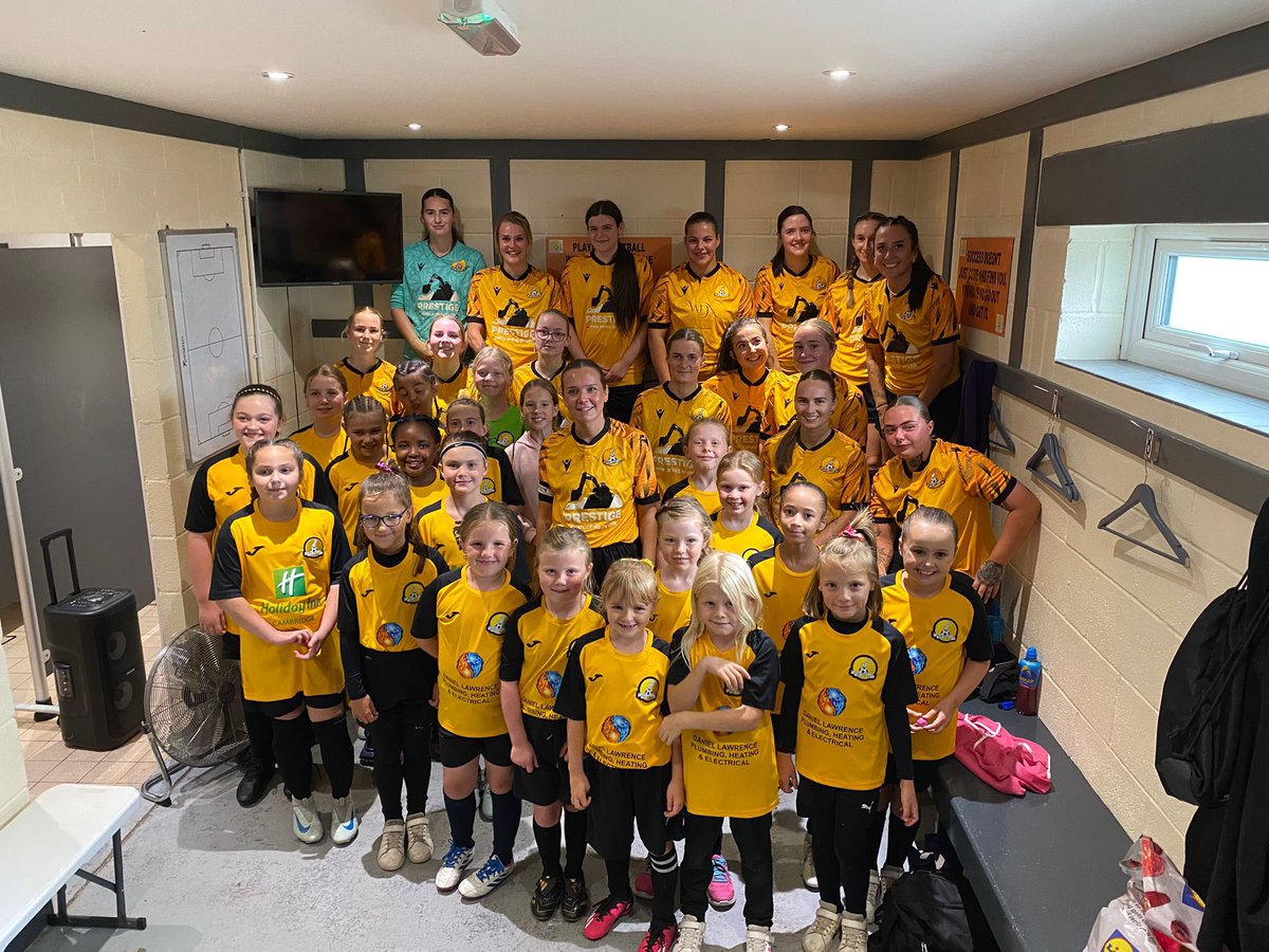 Last night we welcomed some of the young March Town FC. girls players down to the club to be our mascots ahead of our evening clash vs Deeping Rangers. 

They cheered loud, and their support was unmatched, &amp; we can’t thank them and their families enough for last nights support 👏🏼