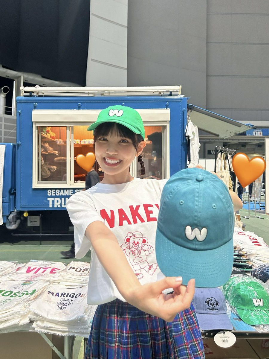 ついに明日、ウェイキーとお揃いの「Wキャップ」をかぶった皆に会える