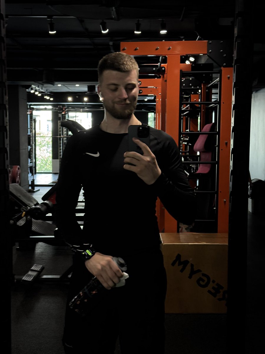 YourShadow tweet media