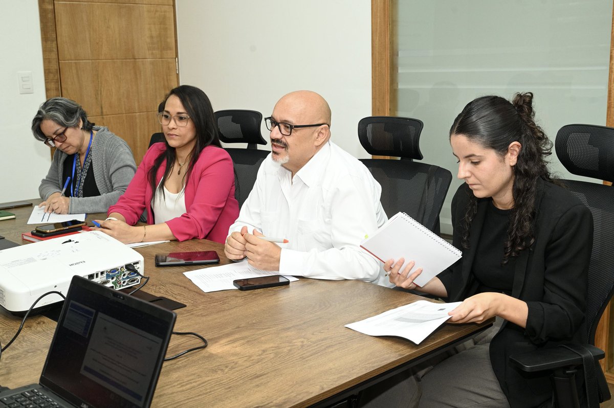 MMujerRD's tweet image. La viceministra de Planificación y Desarrollo del Ministerio de la Mujer (@MMujerRD, @AddysThen, sostuvo una reunión con el Coordinador General de la Agencia Española de Cooperación Internacional para el Desarrollo (@AECIDRD), Manuel Alba Cano, y la cooperante Raquel Rojo García,…