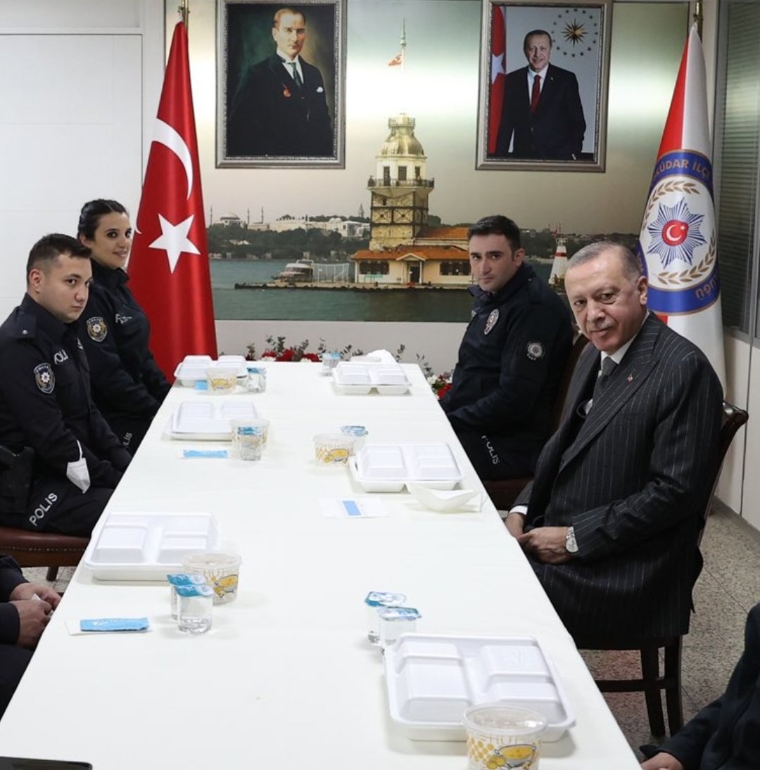 Sayın <a href="/RTErdogan/">Recep Tayyip Erdoğan</a> ,

İçişleri Bakanımız başarılı bir bürokrat olabilir; ancak başarılı bir bakan olmadığı kesin.

Polislerin çığlıklarını duymuyor.
Sorunları çözmüyor.

Lutfen siz duyun, gereğini yapın.

#PoliseHaksızlık