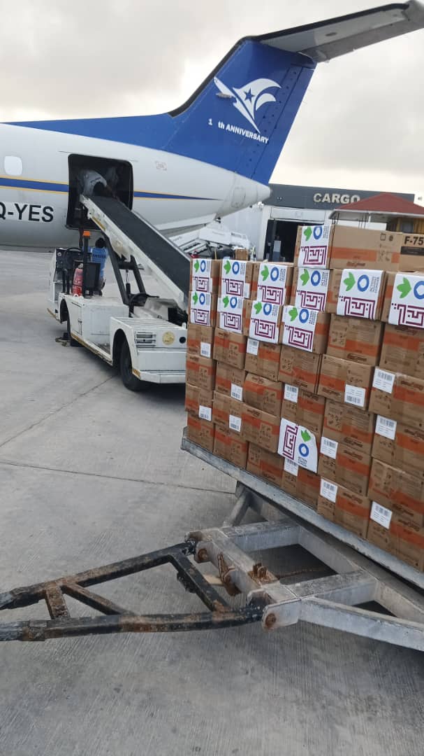 ACFsomaliaCD's tweet image. This week, with @WFPSomalia & @logcluster support, 48MT of supplies ✈️ airlifted to five hardest-to-reach districts in #Somalia, keeping @ACFsomaliaCD facilities operational and our lifesaving work running for remote communities. 💙 #LastMile