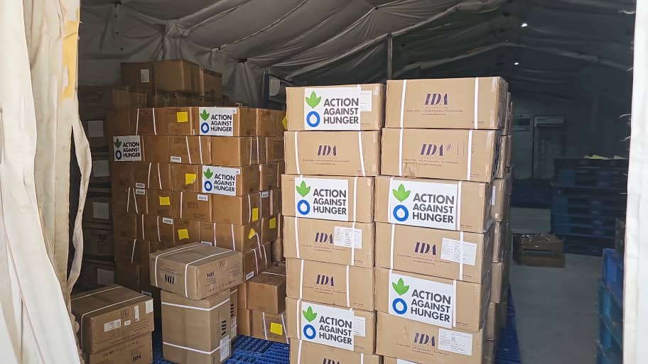 ACFsomaliaCD's tweet image. This week, with @WFPSomalia & @logcluster support, 48MT of supplies ✈️ airlifted to five hardest-to-reach districts in #Somalia, keeping @ACFsomaliaCD facilities operational and our lifesaving work running for remote communities. 💙 #LastMile