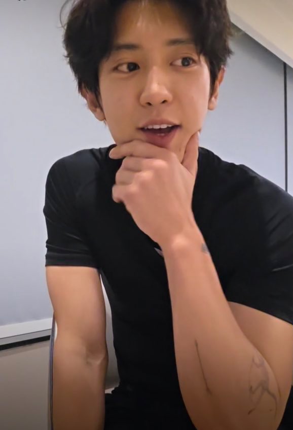 ผมหล่อก็หาว่าผมแอค เห้อ อยากขี้เหร่