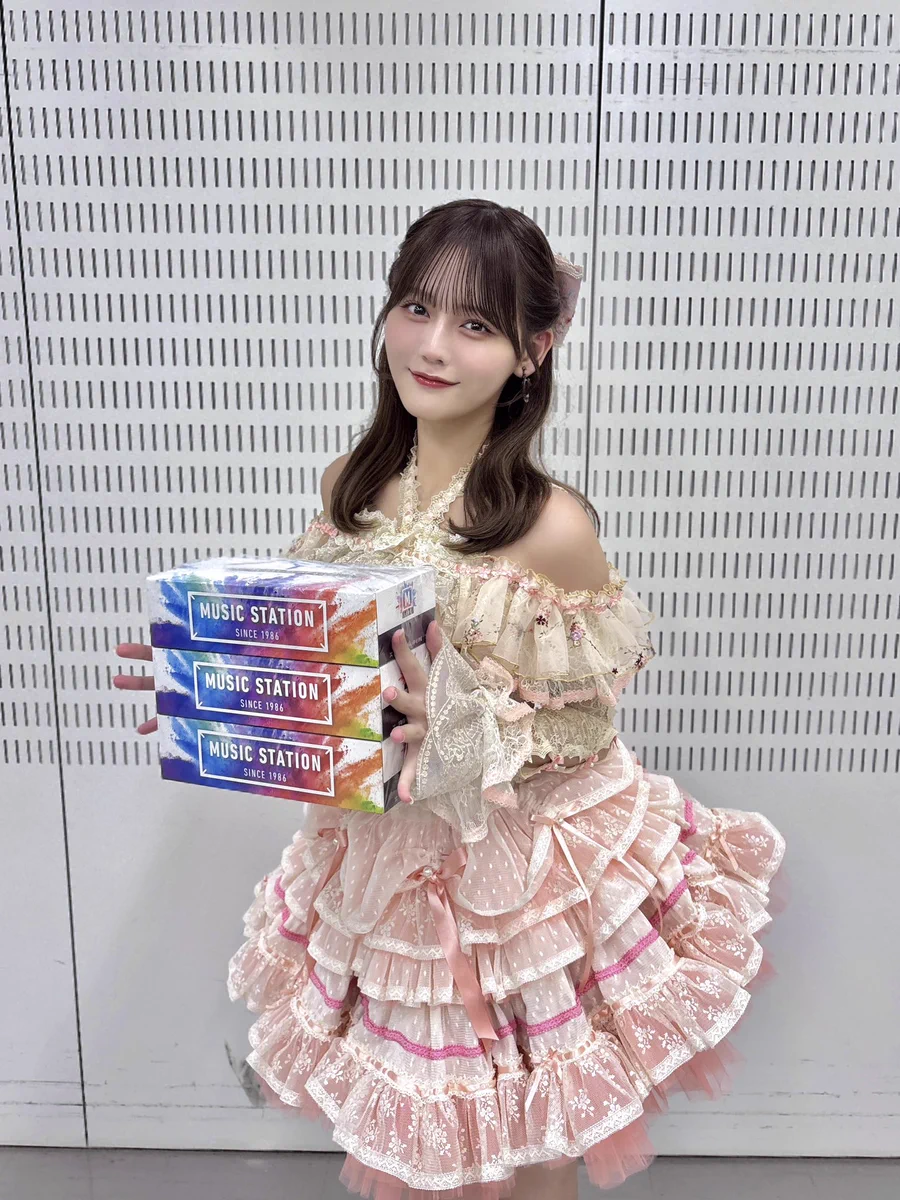 LOVE アクリルスタンド 7th 髙松瞳 絶対アイドル辞めないで 衣装