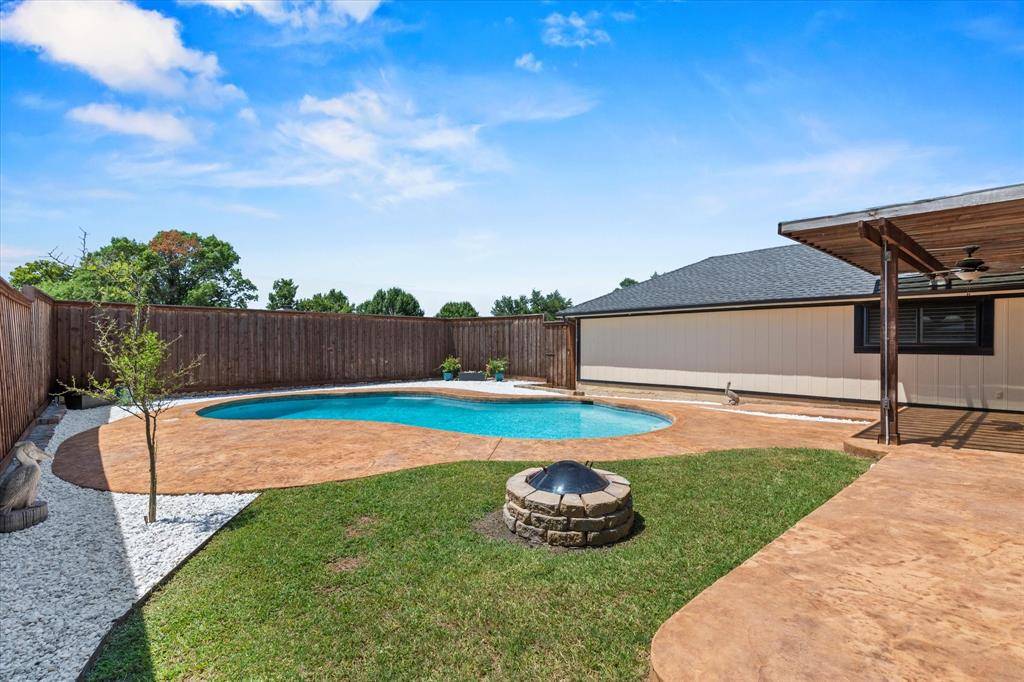 Brandon_Watkins's tweet photo. CONTRACT PENDING!!  We can help you!
1912 Chesham Drive, Carrollton, TX 75007 is a fantastic property with 3 bedrooms and 3.0 bathrooms.
See more here: https://t.co/aP7SrARp31 https://t.co/dmCJpWMZqV