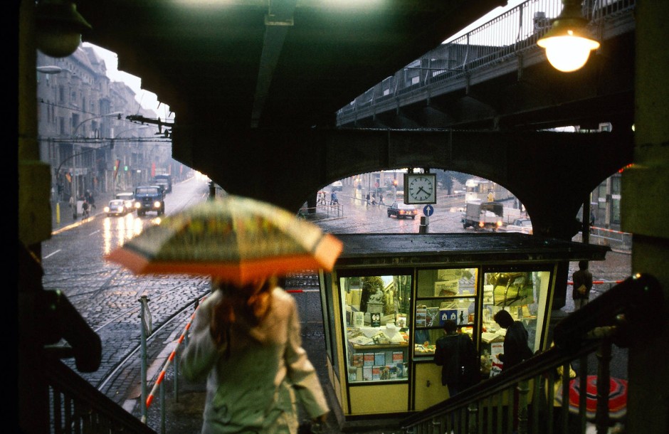 Stairway to Dimitroffstraße U-Bahn station (since 1990 Eberswalder Straße) in Prenzlauer Berg, East Berlin, 1980s. 

Photo by Rudi Meisel.
