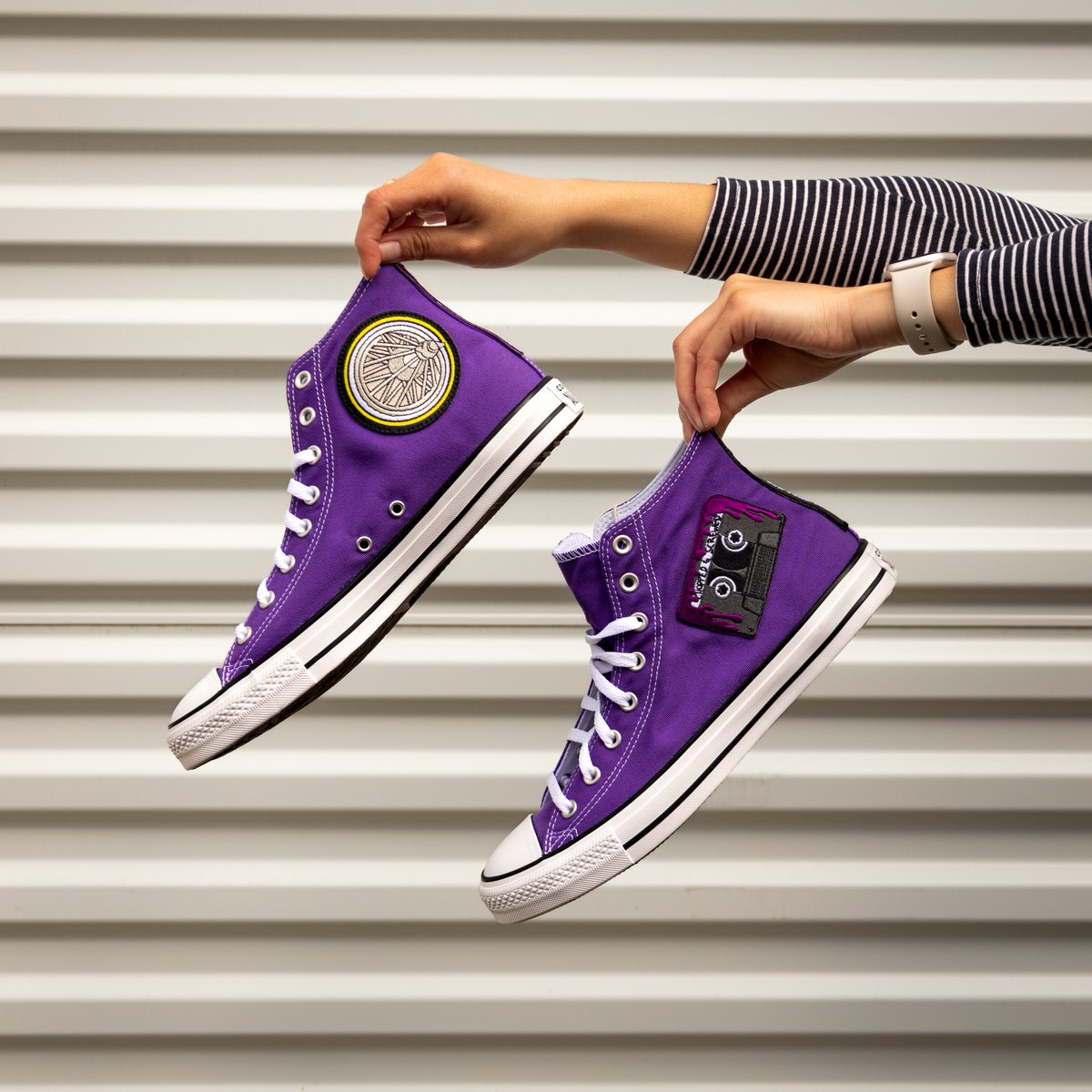 patchcollection's tweet image. Level up your style with custom purple Converse sneakers featuring trendy embroidered patches! 🎨✨ Perfect for streetwear lovers and sneakerheads who want a unique, personalized look. #CustomSneakers #PatchCollection #StreetwearStyle #ConverseStyle #SneakerFashion