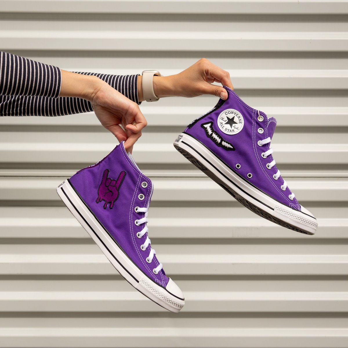 patchcollection's tweet image. Level up your style with custom purple Converse sneakers featuring trendy embroidered patches! 🎨✨ Perfect for streetwear lovers and sneakerheads who want a unique, personalized look. #CustomSneakers #PatchCollection #StreetwearStyle #ConverseStyle #SneakerFashion