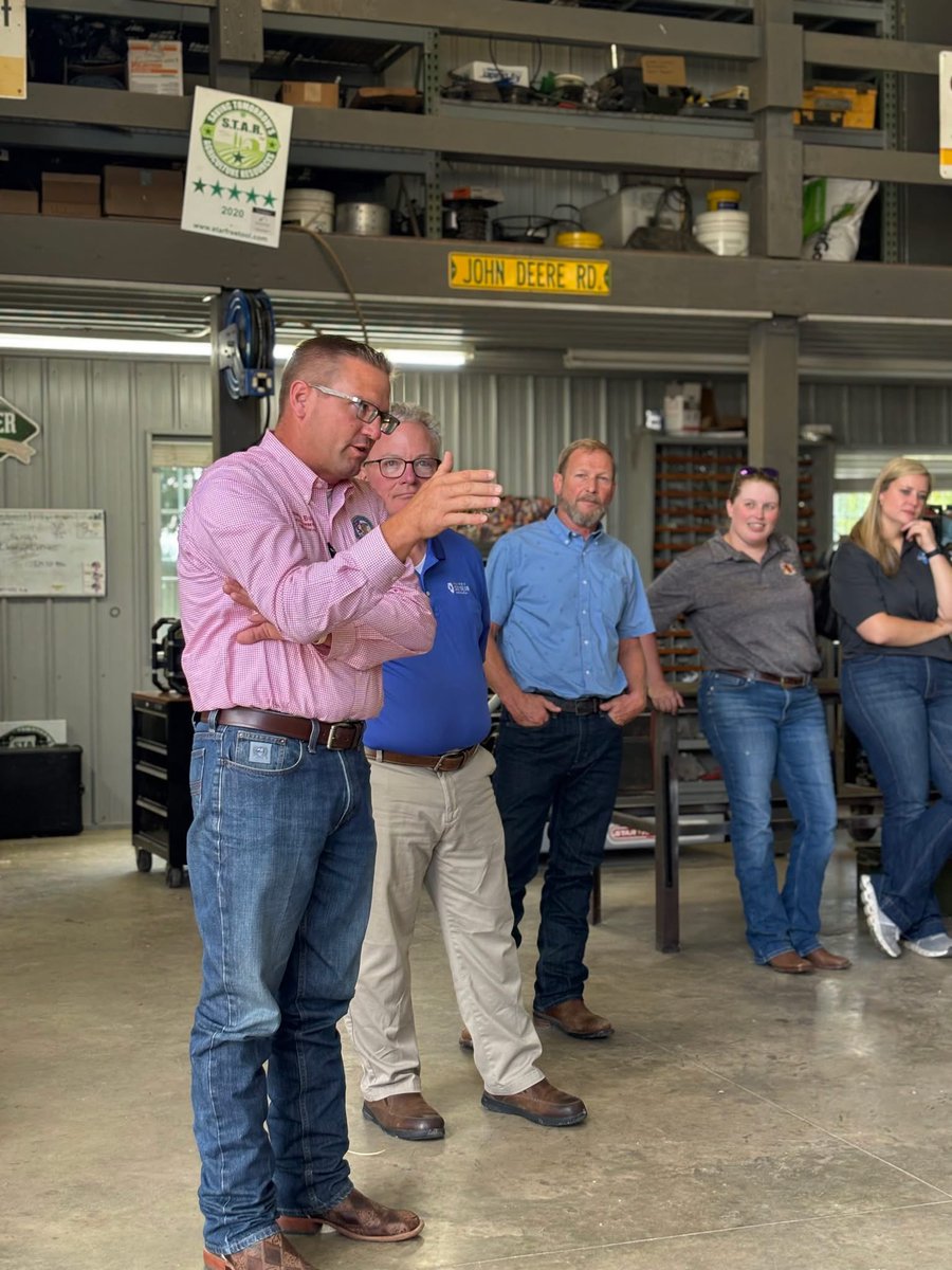 ILStewards's tweet image. 🌾 Big convos at Rep. Robin Kelly’s barn-hall in Kankakee:
👉 SNAP + USDA cuts
👉 Strong Farms, Strong Futures Act
👉 Local Farmers Feeding Communities Act
👉 Rural hospitals &amp;amp; healthcare
Farmers, food leaders &amp;amp; lawmakers came together thriving farms need thriving communities. 💪