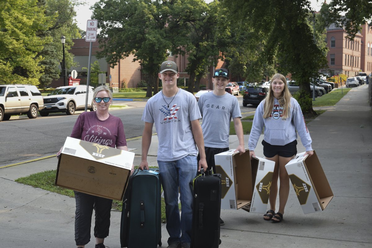 This day just never gets old. 📦 🏠 🧳

Let's get those cars unloaded and settle in, Vikings!

#MoveIn #WelcomeWeekend #VikingVoyage