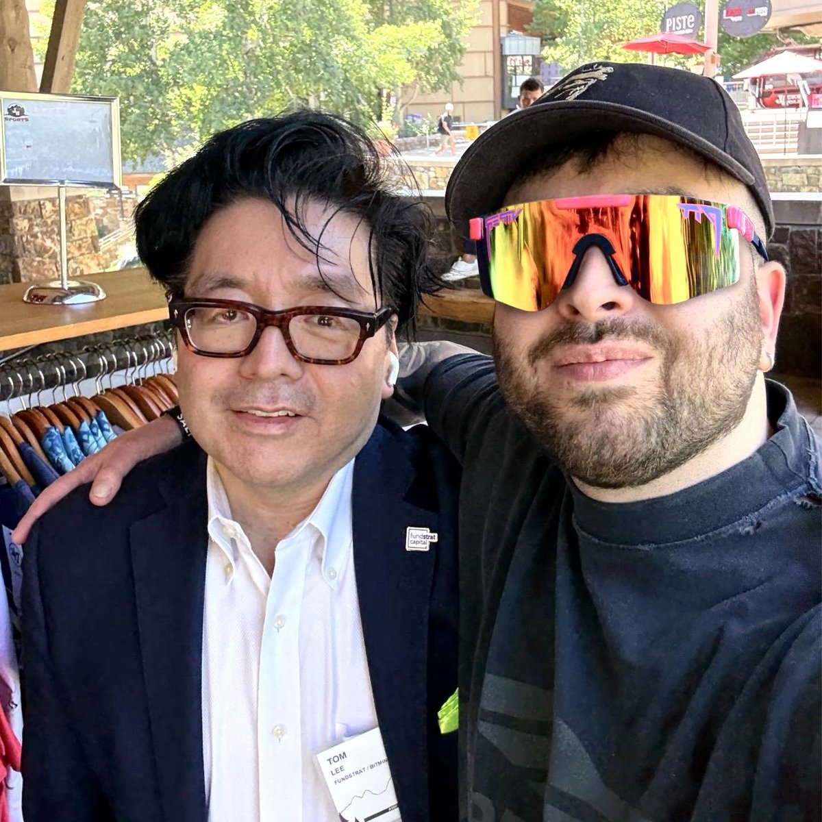 DefiRabbitHole's tweet image. Mog was at Jackson Hole this week

Mog was at the White House and got Trump to go full crypto

Study moggers mogging for the industry