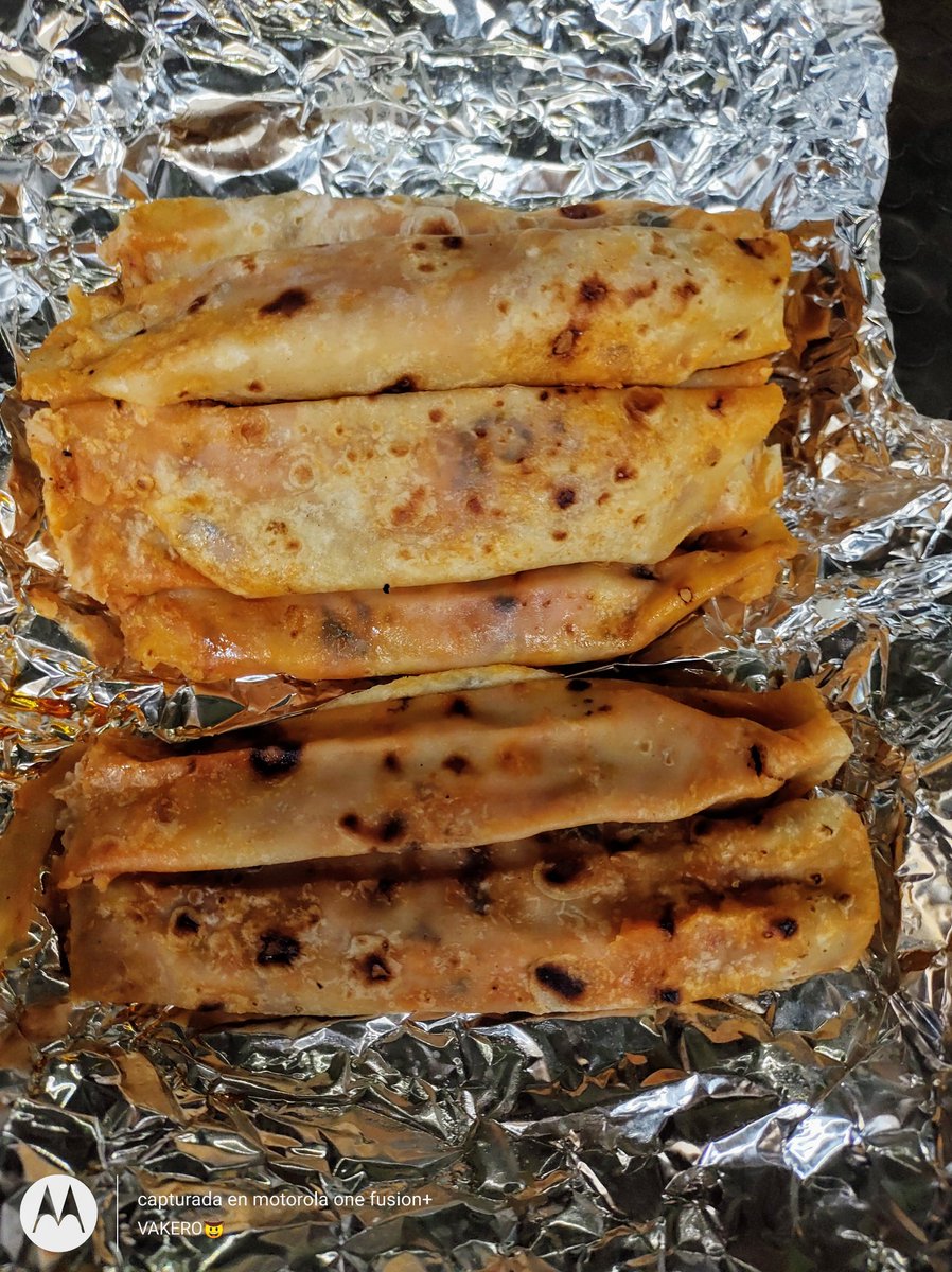 Seguimos con la dieta mi gente..... 
Frijolitos con chorizo y piquin molido 😋
Chicharrón con Frijolitos, tocino y Chipotle 😙
Papa con chorizo 😋
Deshebrada con piquin😋

Provecho si Están almorzando y excelente fin de semana🙏🙏🙏