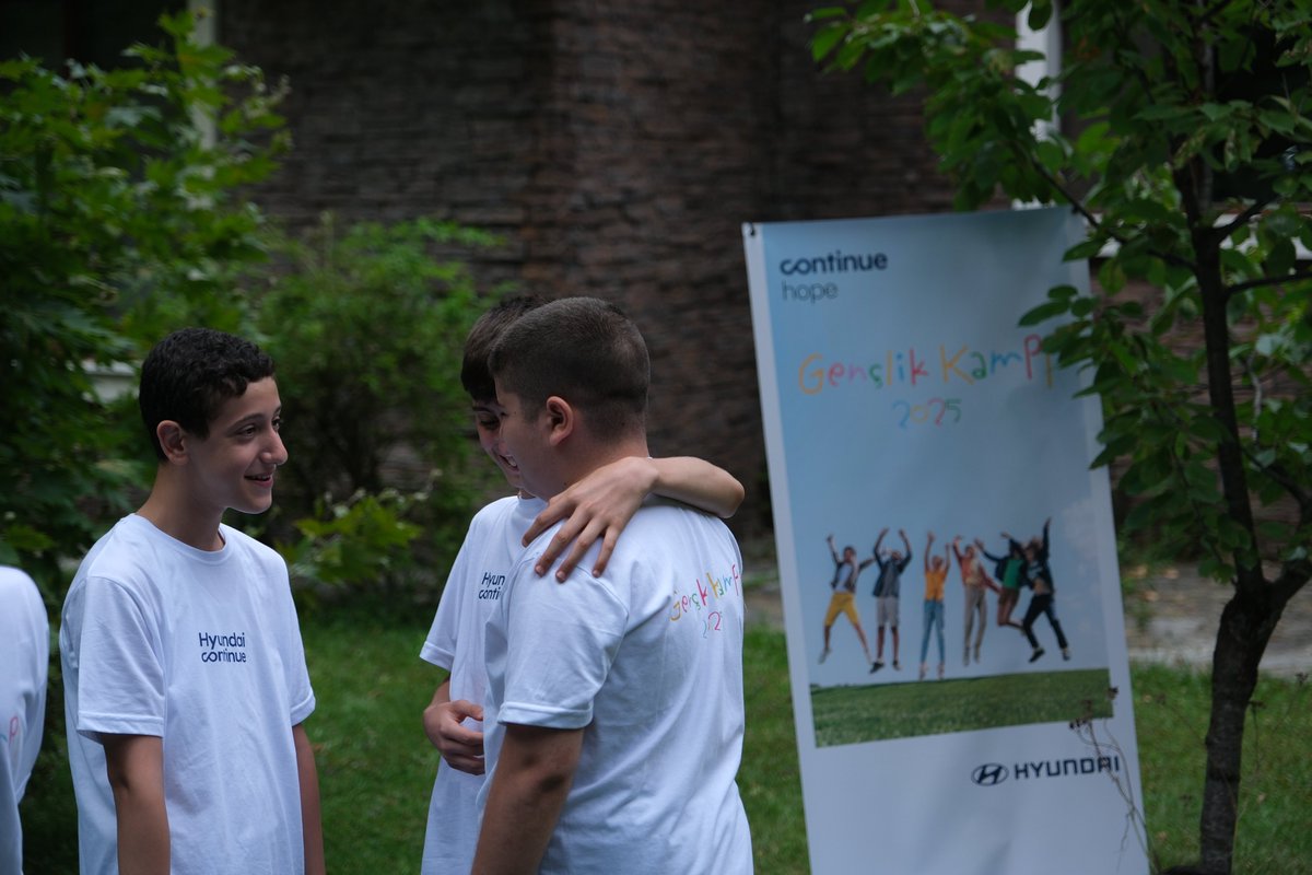HyundaiTurkiye's tweet image. “Progress for Humanity” vizyonumuz doğrultusunda Kahramanmaraş depreminden etkilenen gençler için özel bir kamp düzenledik.💙

Sanat, spor, girişimcilik ve kişisel gelişim atölyeleriyle gençler, geleceğe umutla bakıyor. ✨

youtu.be/M6LESZ1XeOU

#ProgressForHumanity #Hyundai