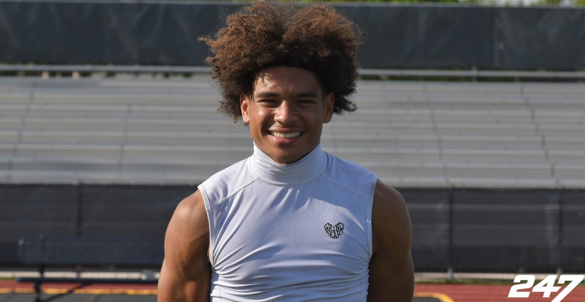 VIP: Miami vs. Notre Dame in 2017 was the first-ever college football game that Top247 WR Julius Jones attended.

The blue-chip junior and Notre Dame legacy will be back at Hard Rock Stadium for round two next weekend.

More on his early recruitment:

247sports.com/college/miami/…