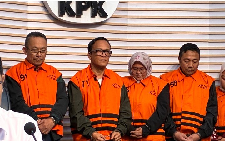 Penampakan beberapa potong "SAMPAH" yg dipungut <a href="/KPK_RI/">KPK</a>
