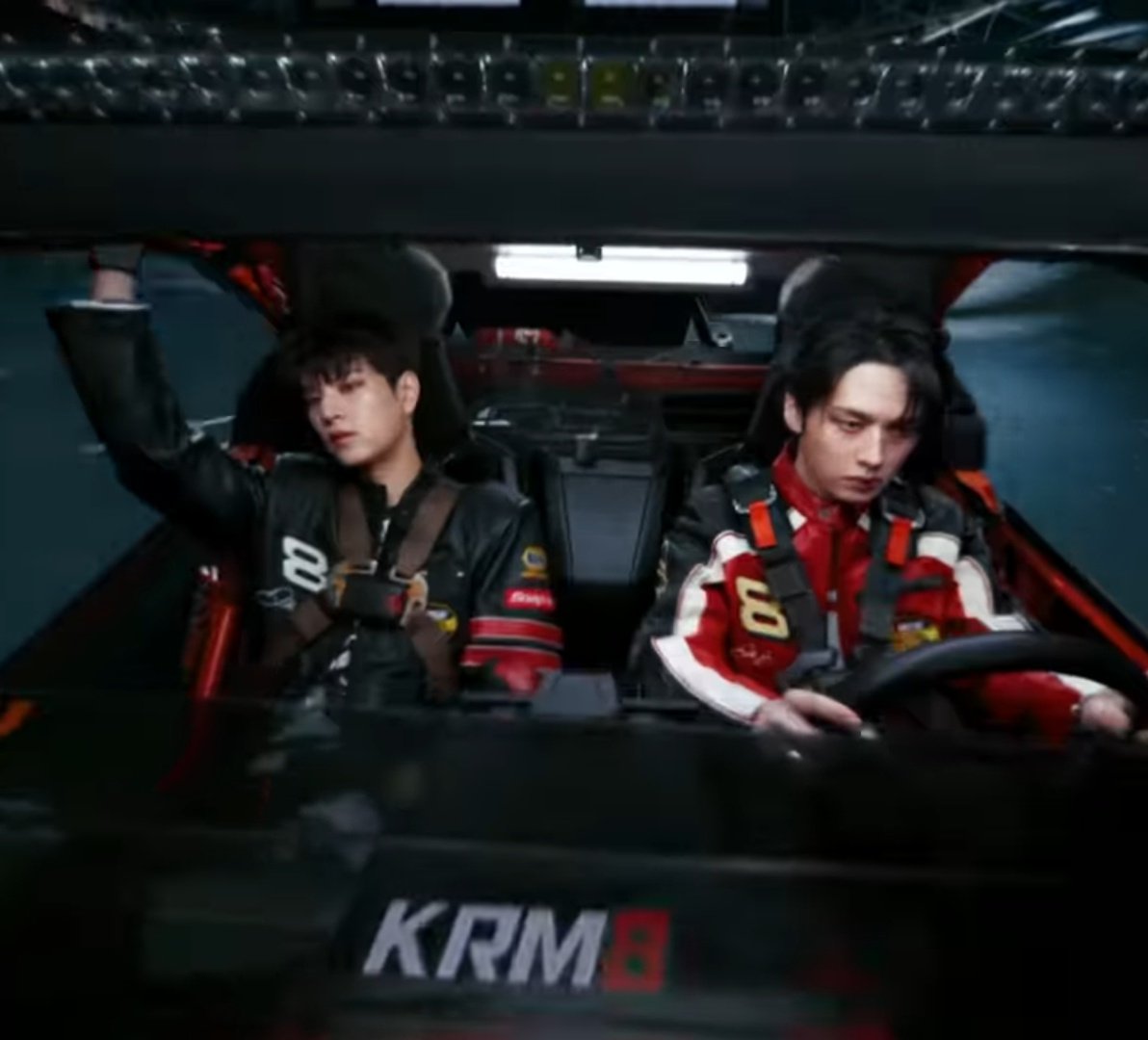 Diganme su ship favorito de skz y de paso dejen el link de ceremony.

open.spotify.com/track/62xU1Nll…